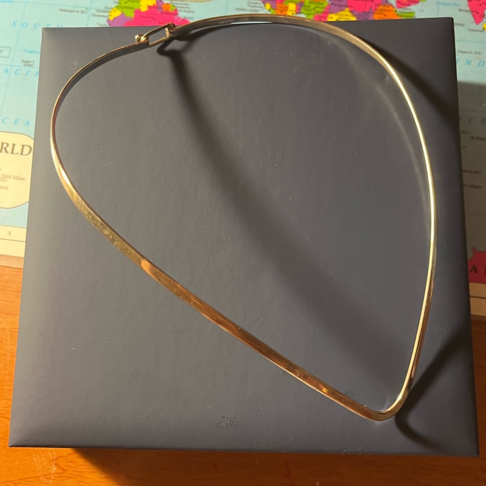 silver necklace; Never worn; good condition.